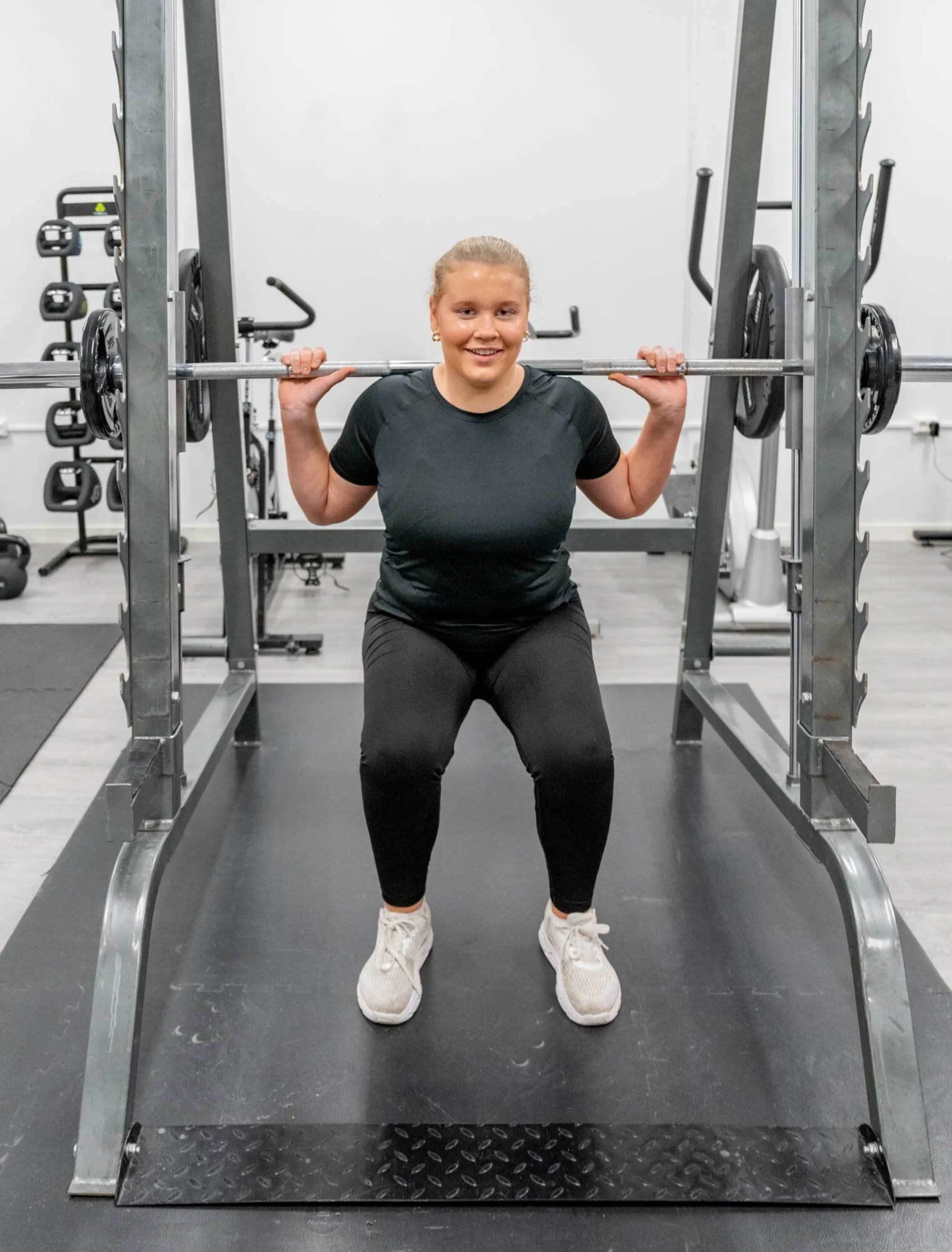 Bilde av Eli Solli som setter pris på å kunne gå tørrskodd til treningsrommet.